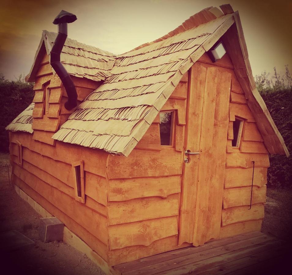 Les Cabanes Magiques De Mariegillou Avrilly Exterior foto